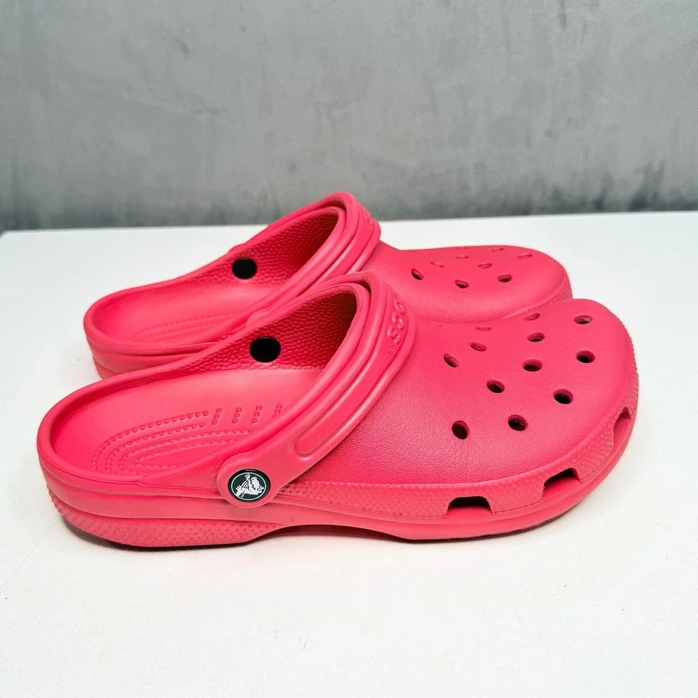 Crocs Classic Clogs Kids Unisex Size M8 W10 Raspberry Pink Slip On Water Shoes